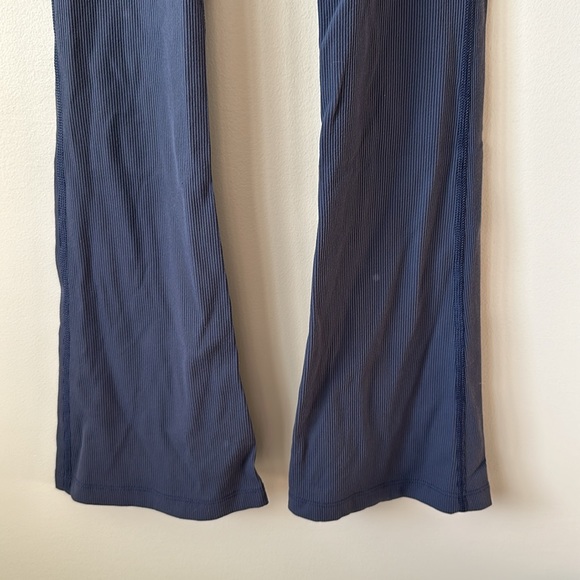 NEW Outdoor Voices Ribbed Kick Flare in Dark Sky XXS - Picture 4 of 6